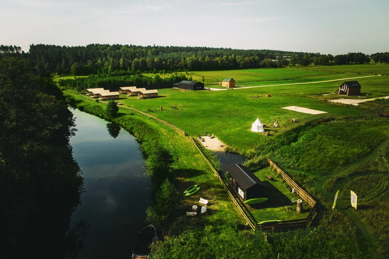 Jakość, przejrzysty cennik i międzynarodowe uznanie – Liva Park Camper Glamp