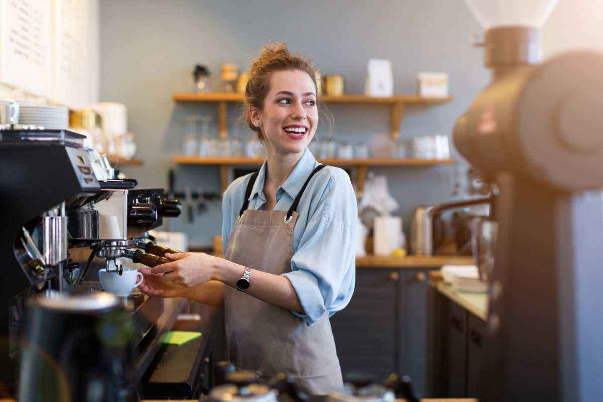 Kawa speciality we Wrocławiu: Czym różni się od standardowej i gdzie jej spróbować?
